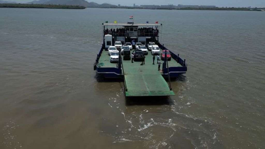 palghar emergency transfer newborn baby saved by roro service