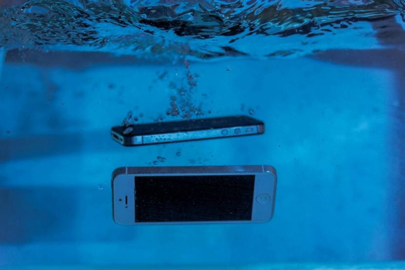 10 ways to keep your smartphone protected during monsoon season