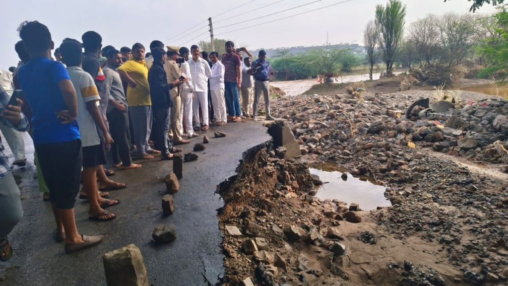pune indapur daund heavy rain ajit pawar Dattatray Bharne inspection