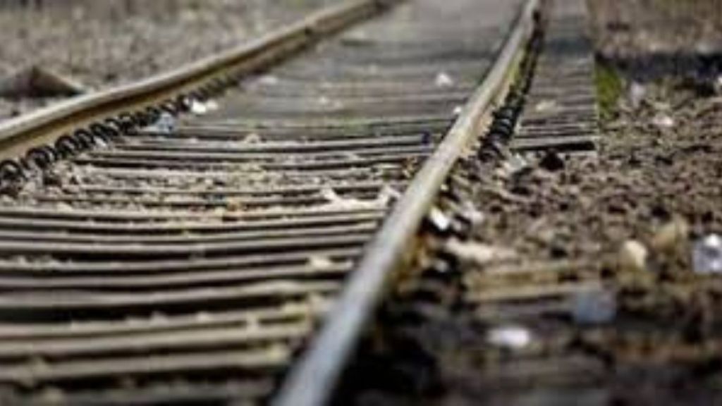 Thane Kalwa Railway Track Cement Pole Placed on Tracks FIR Registered