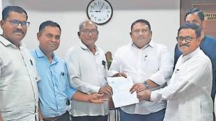 independent newspaper vendors board news in marathi