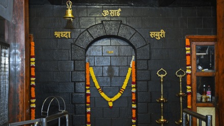 A Sai devotee from Dubai offered gold letters worth ₹24 lakh