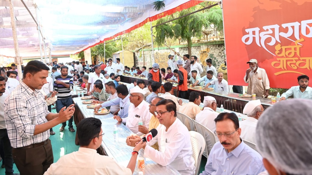 On the occasion of Maharashtra Day, Taluka Youth Congress organized a unique event called 'Samtechi Misal' in Sangamner On the occasion of Maharashtra Day, Taluka Youth Congress organized a unique event called 'Samtechi Misal' in Sangamner