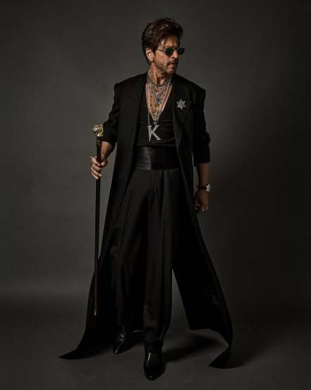 shah rukh khan met gala look wearing unique jewellery dashing look with bengal tiger head cane