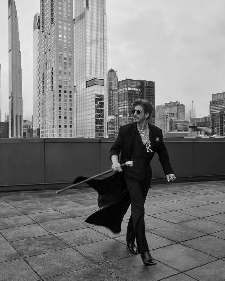 shah rukh khan met gala look wearing unique jewellery dashing look with bengal tiger head cane