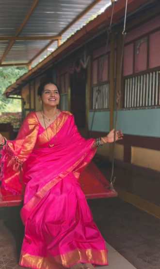 titeekshaa tawde went to kokan and celebrates parents 40th anniversary
