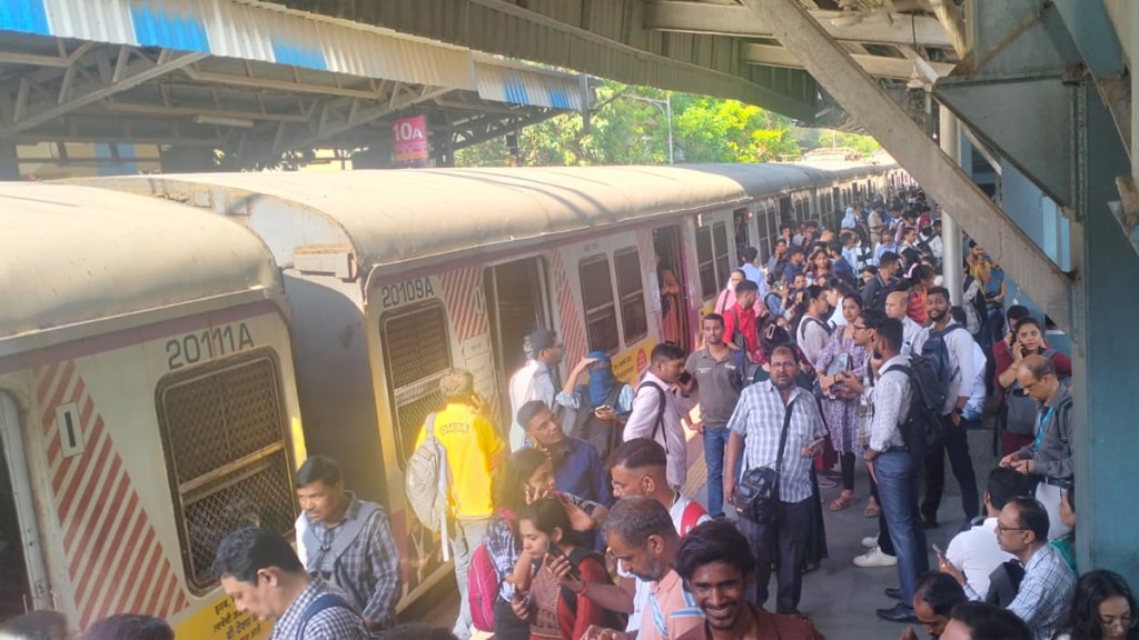 Trans-Harbour railway service resumed after four and a half hours thane