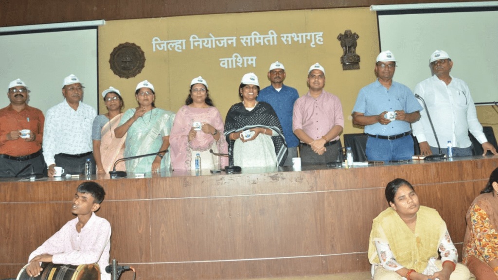 District Collector Bhuvaneshwari S. held a special event called ‘Coffee with the Collector’ with representatives from the participating villages in akola