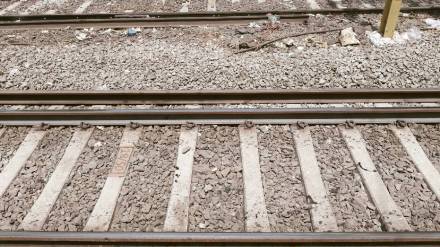 motorman alertness averted a major accident Wooden boxes railway tracks between mira road bhayandar railway station