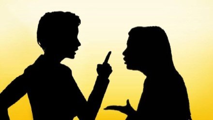 Woman died after beating by man for Obscene message matter in bhandara news