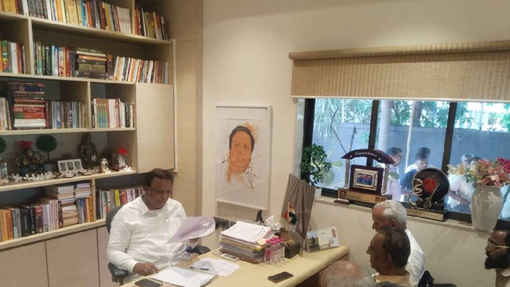 Ashish Shelar now directly appeals to Chief Minister Devendra Fadnavis to provide houses to mill workers in Mumbai