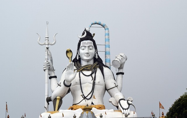 त्यांच्या कठीण काळातही भोलेनाथ त्यांच्यासोबत असतात, त्यामुळे त्यांना समाजात मान-सन्मान, यश आणि प्रतिष्ठा मिळते. (Photo-Pixabay)