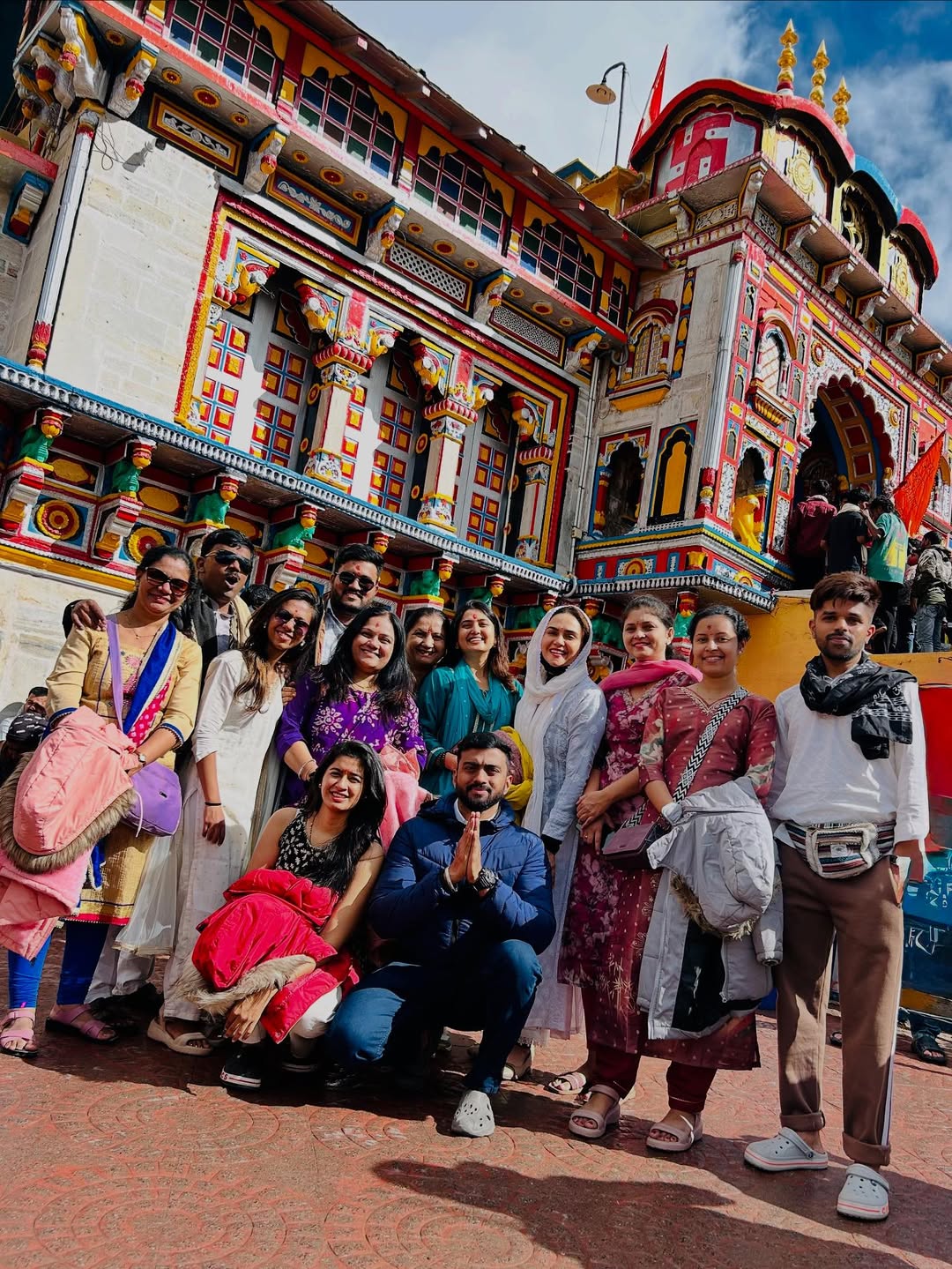 'श्रीकृष्ण गोविंद हरे मुरारी'च्या सूरावटीत यात्रेकरूंनी काढले आकर्षक फोटो.