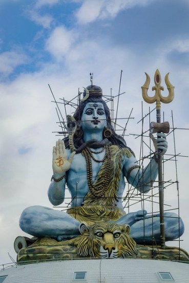 भोलेनाथाची भक्ती केल्याने त्यांना मानसिक शांती, आर्थिक समृद्धी आणि अध्यात्मिक प्रगतीचा आशीर्वाद मिळतो. अनेकदा संकटे त्यांच्यापर्यंत पोहोचतही नाहीत, असंही म्हणतात. (Photo-Pixabay)