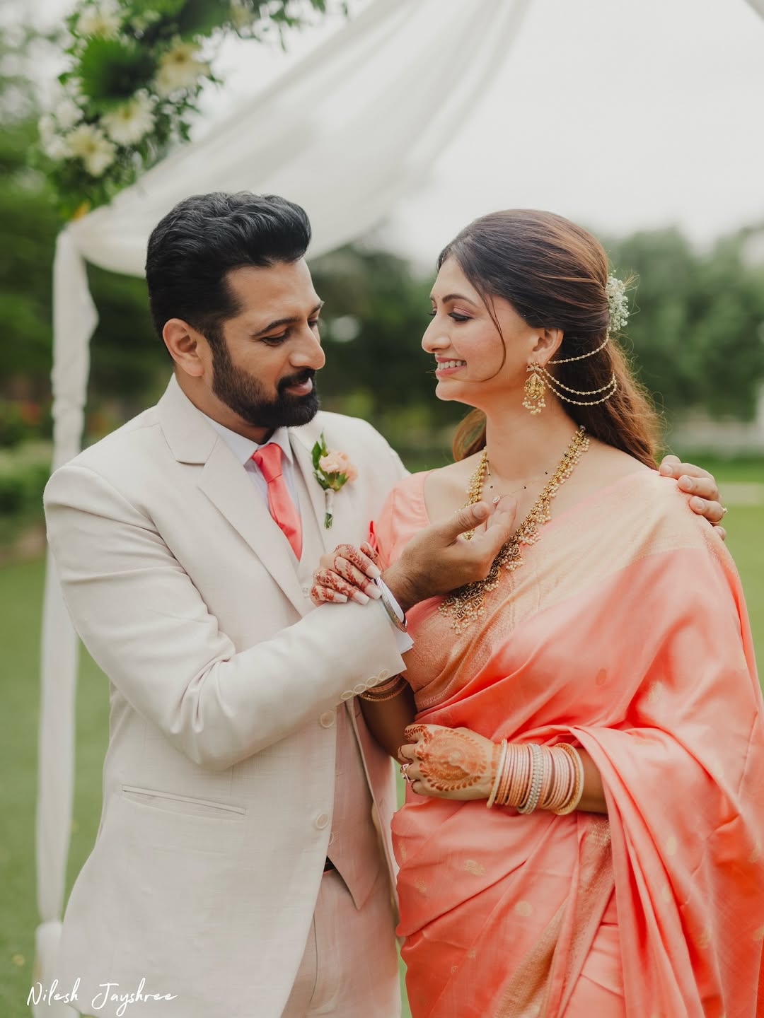 Akshar Kothari Wife Sarika Mangalsutra Design