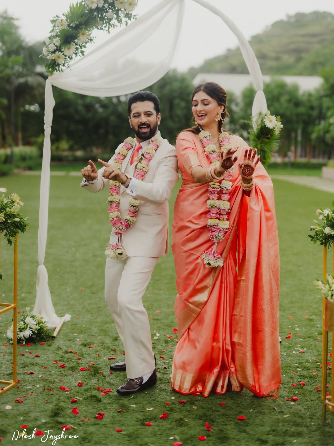 Akshar Kothari Wife Sarika Mangalsutra Design