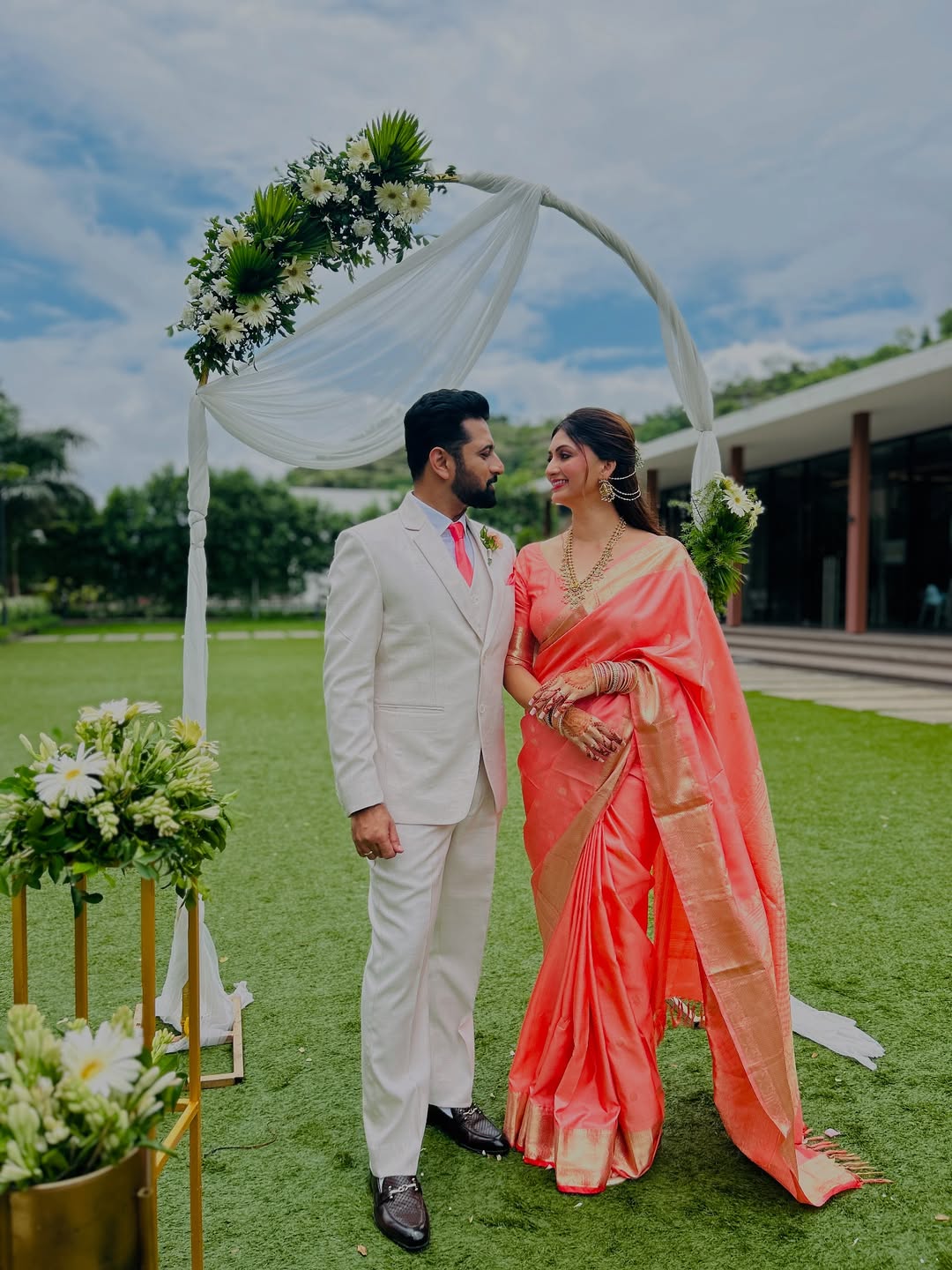 Akshar Kothari Wife Sarika Mangalsutra Design