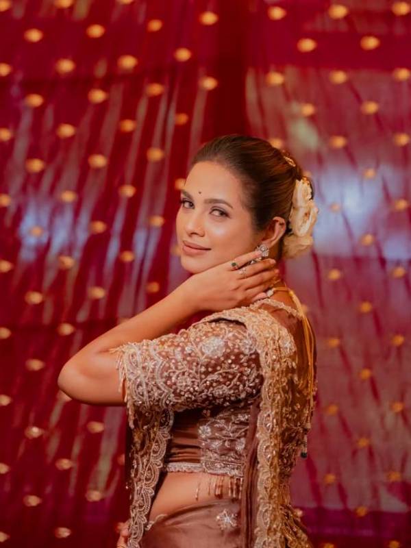 Amruta dhongade saree look photoshoot