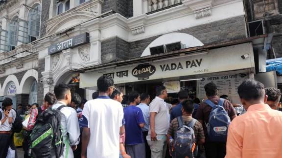 Aram Vada Pav Center