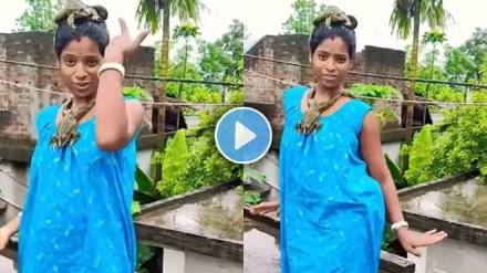 Aunty Dance with frog Video