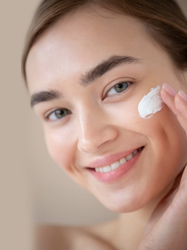 Benefits Of Applying Moisturizer On Face Everyday