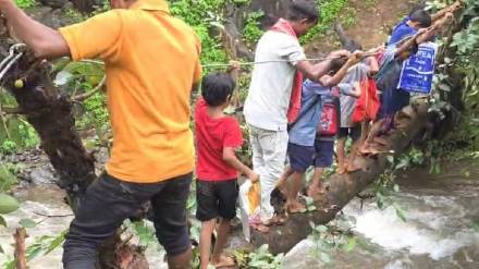 Dangerous river journey of students education Akkalkuwa taluka Nandurbar district