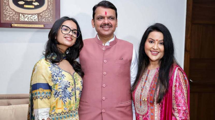 Devendra Fadnavis Family photo