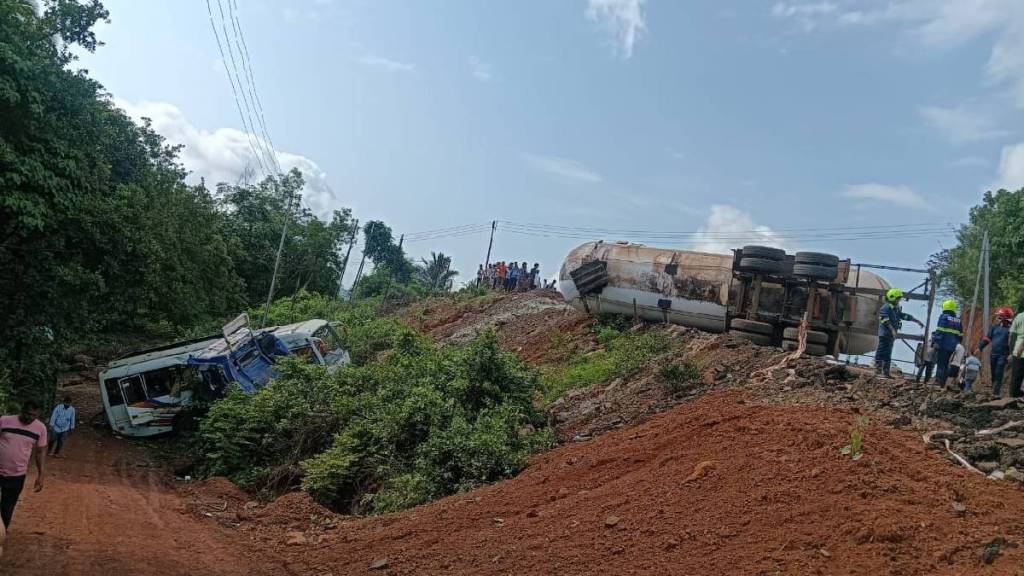 Fatal accident between gas tanker and mini bus at Nivali Bavandi Ghat on Mumbai Goa highway