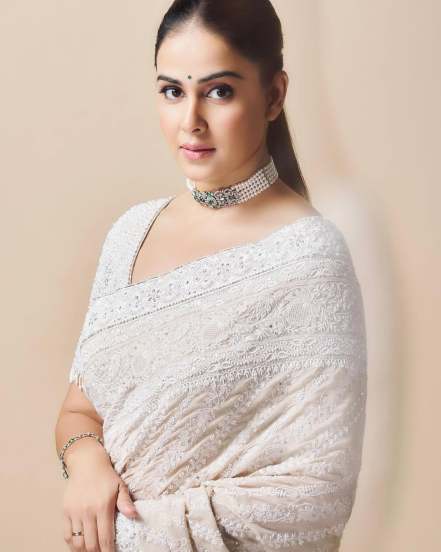 Genelia Deshmukh White Saree Look