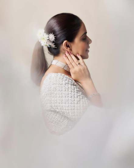 Genelia Deshmukh White Saree Look