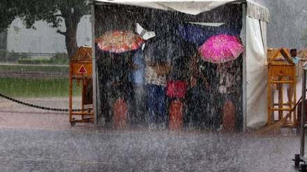 Heavy rains flood Mumbais low lying areas Andheri subway shuts twice in a day Waterlogging hits traffic