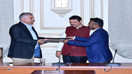 Helicopter plant to be set up in Nagpur CM Fadnavis present at MoU signing