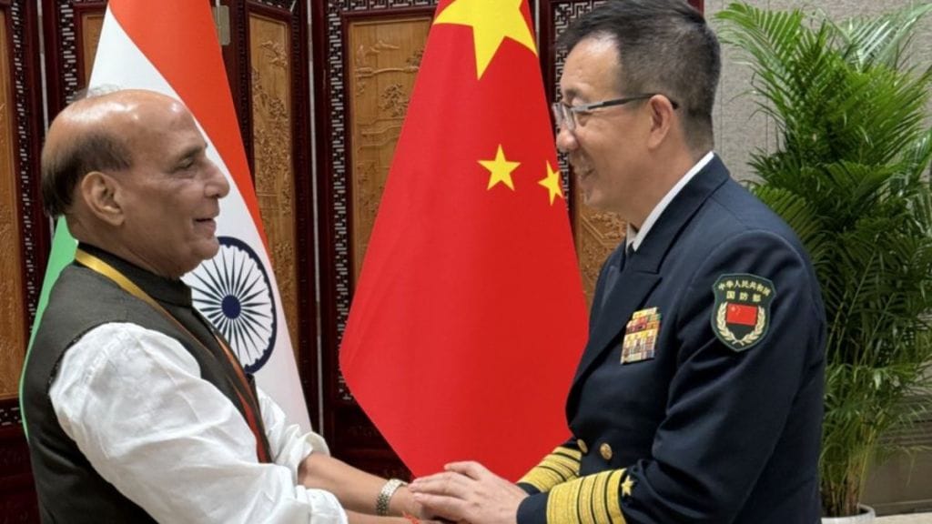 शांघाय को-ऑपरेशन ऑर्गनायझेशनच्या परिषदेसाठी चीनला गेलेल्या संरक्षण मंत्री राजनाथ सिंह यांनी चीनी संरक्षण मंत्र्यांची भेट घेतली. (Photo: @rajnathsingh/X)
