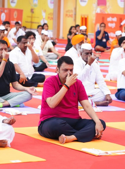International Yoga Day 2025 Politicians Who Did Yoga