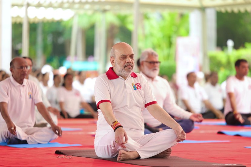 International Yoga Day 2025 Politicians Who Did Yoga