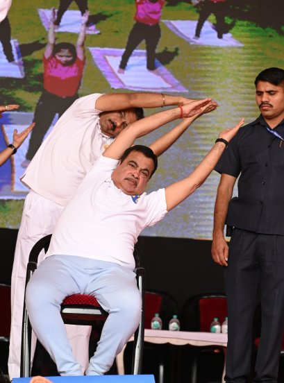 International Yoga Day 2025 Politicians Who Did Yoga