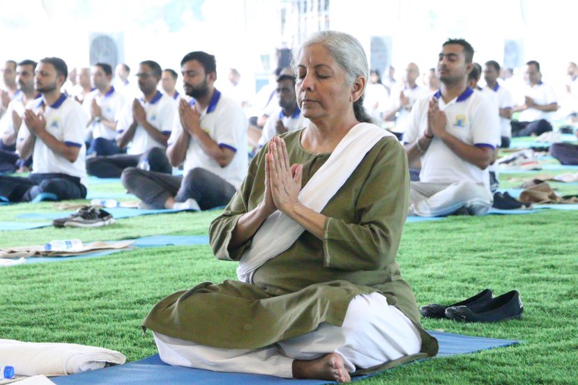 International Yoga Day 2025 Politicians Who Did Yoga