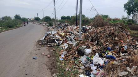 Jalgaon city drains cleaned before monsoon season begins