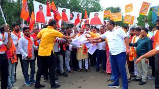 Jalgaon sees joint protest by ShivSena UBT and MNS ahead of Mumbai march