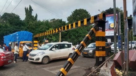 Waldhuni Ulhasnagar flyover in Kalyan closed to heavy vehicles