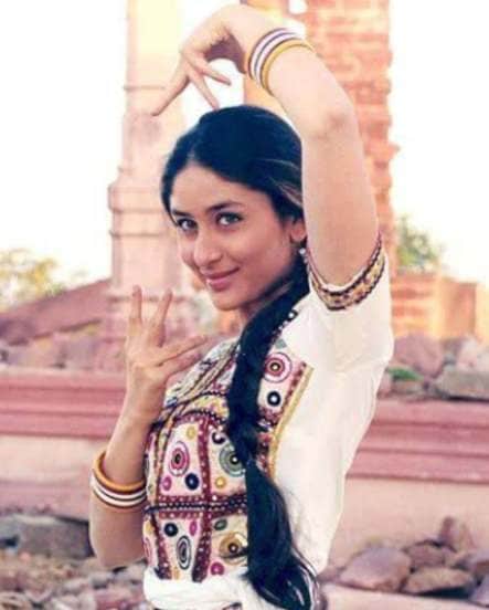 Kareena Kapoor shares pictures from refugee movie completed 25 years with abhishek Bachchan