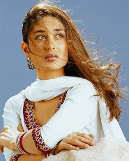 Kareena Kapoor shares pictures from refugee movie completed 25 years with abhishek Bachchan