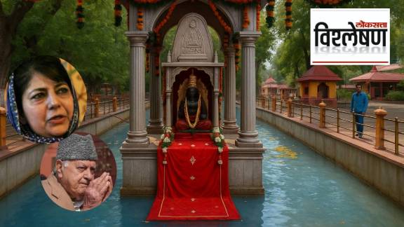 Mehbooba Mufti and Farooq Abdulla at Kheer Bhawani temple of Kashmiri Pandit