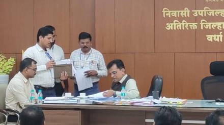 somaiya at depputy collector's desk in Wardha