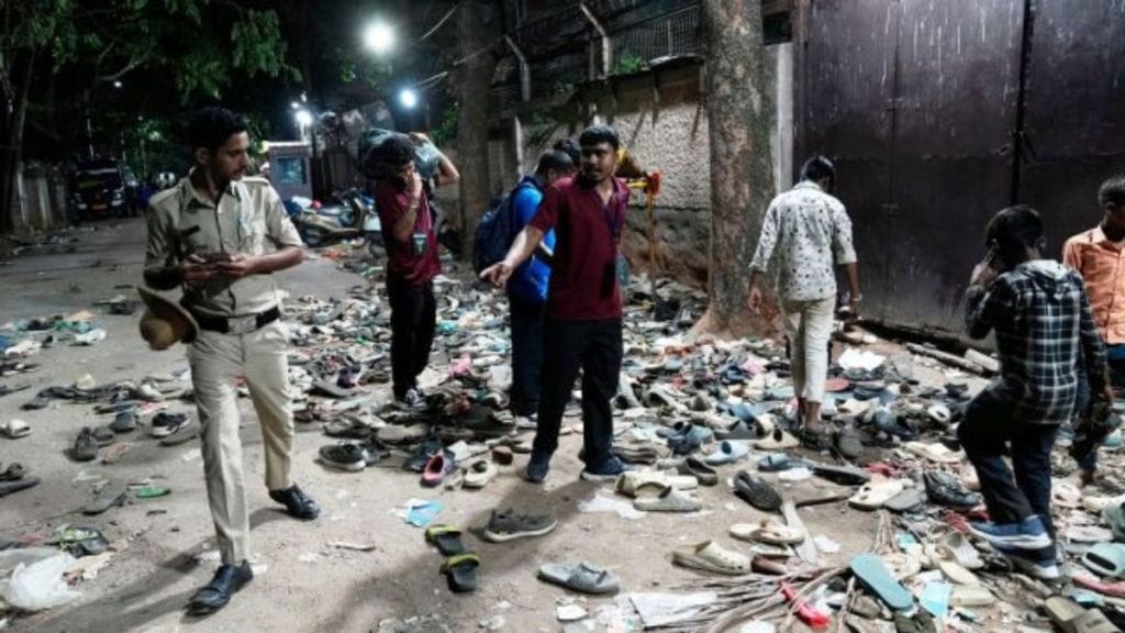 Bengaluru Stampede : बंगळुरू चेंगराचेंगरीनंतर सिद्धरामय्या यांच्या सचिवांची हकालपट्टी; गुप्तचर विभाग प्रमुखांचीही केली बदली
