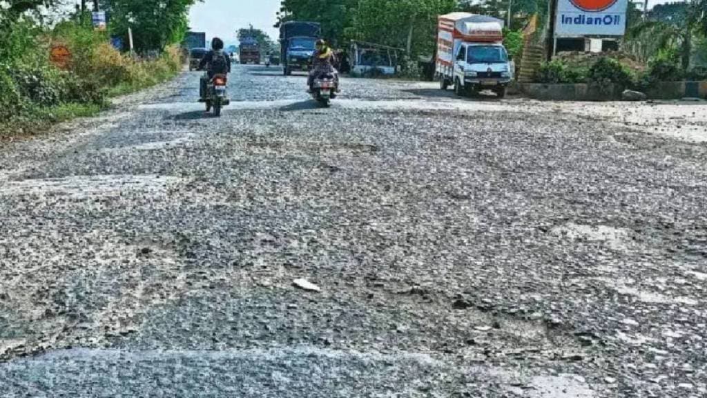 bhosari citizen held a placard seeking loan to permanently fix road potholes