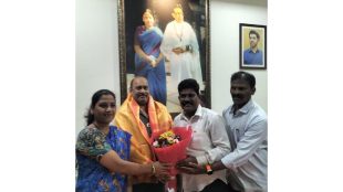 MNS city president Rahul Kamat met the city president of the Thackeray group in Dombivli