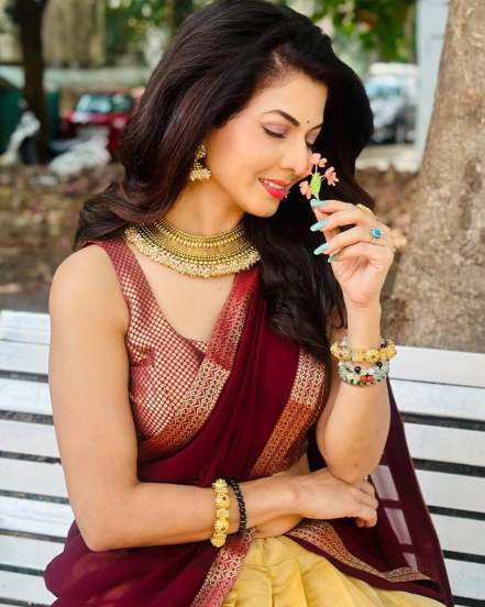 Madhavi Nimkar Muniya Paithani Saree