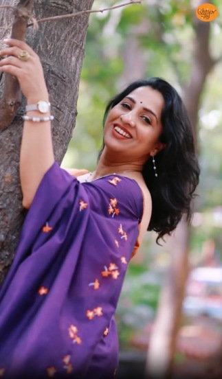 Madhurani Gokhale Purple Saree Look