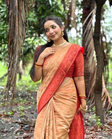 Marathi actress isha sanjay beautiful saree look